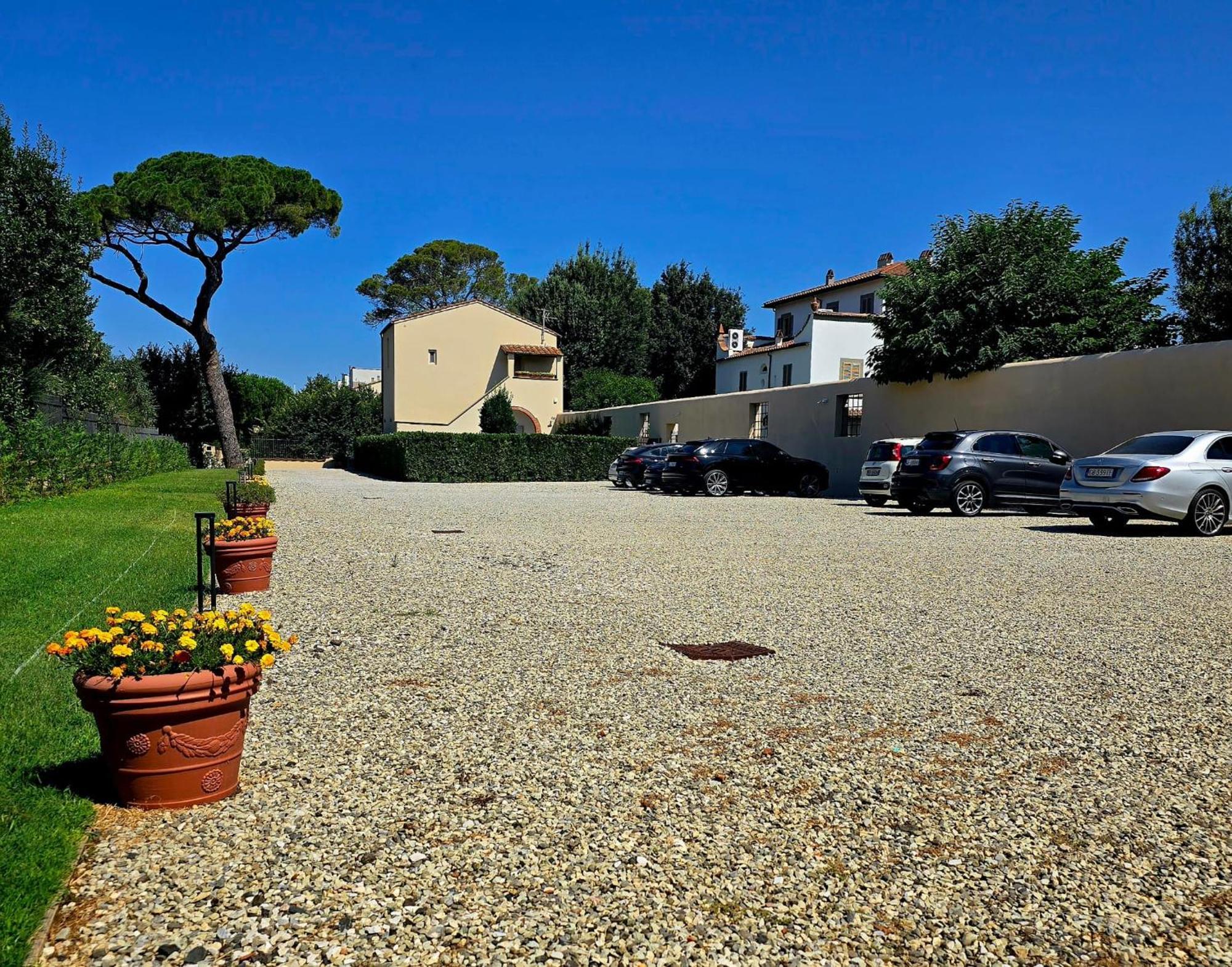 La Villa Apartments Tinaia - Excellent For Sardegna & Corsica - 6-8 Beds - Private Parking Included With Camera Ливорно Экстерьер фото